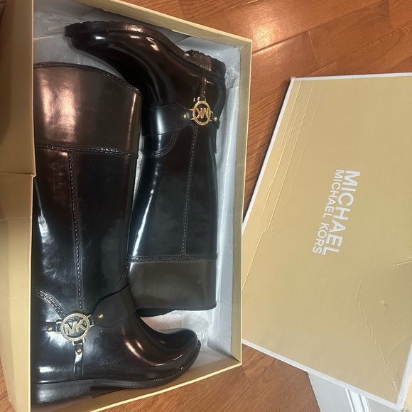 ***SOLD***Michael Kors rain boots - Picture 2 of 4